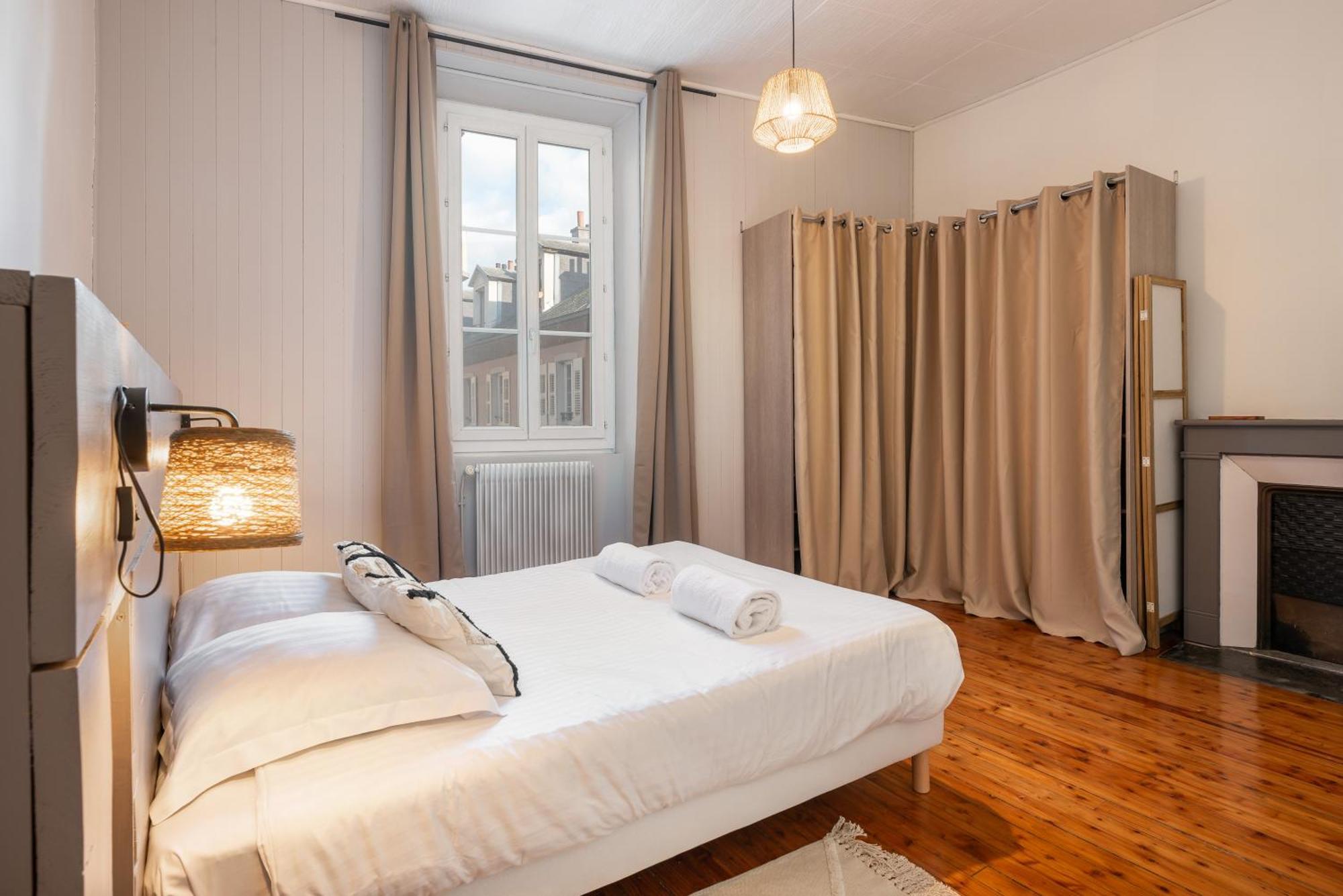 Appartement Spacieux Et Chaleureux Coeur De Ville Chambéry Eksteriør bilde