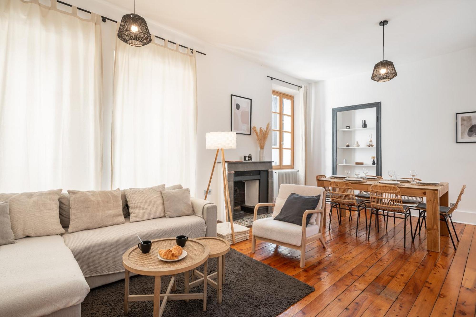 Appartement Spacieux Et Chaleureux Coeur De Ville Chambéry Eksteriør bilde