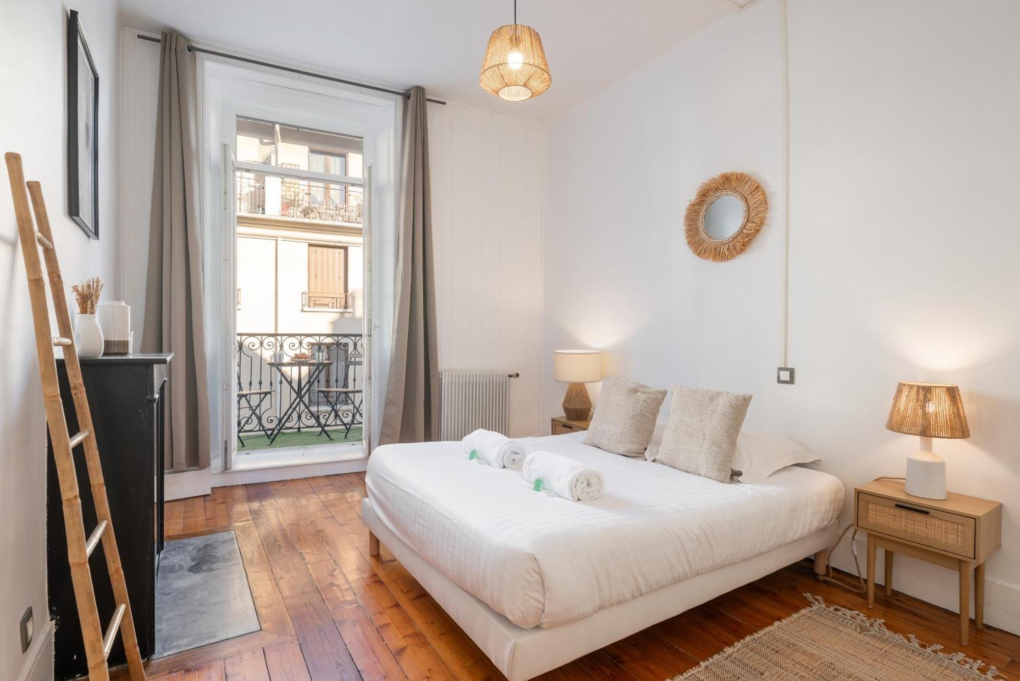 Appartement Spacieux Et Chaleureux Coeur De Ville Chambéry Eksteriør bilde