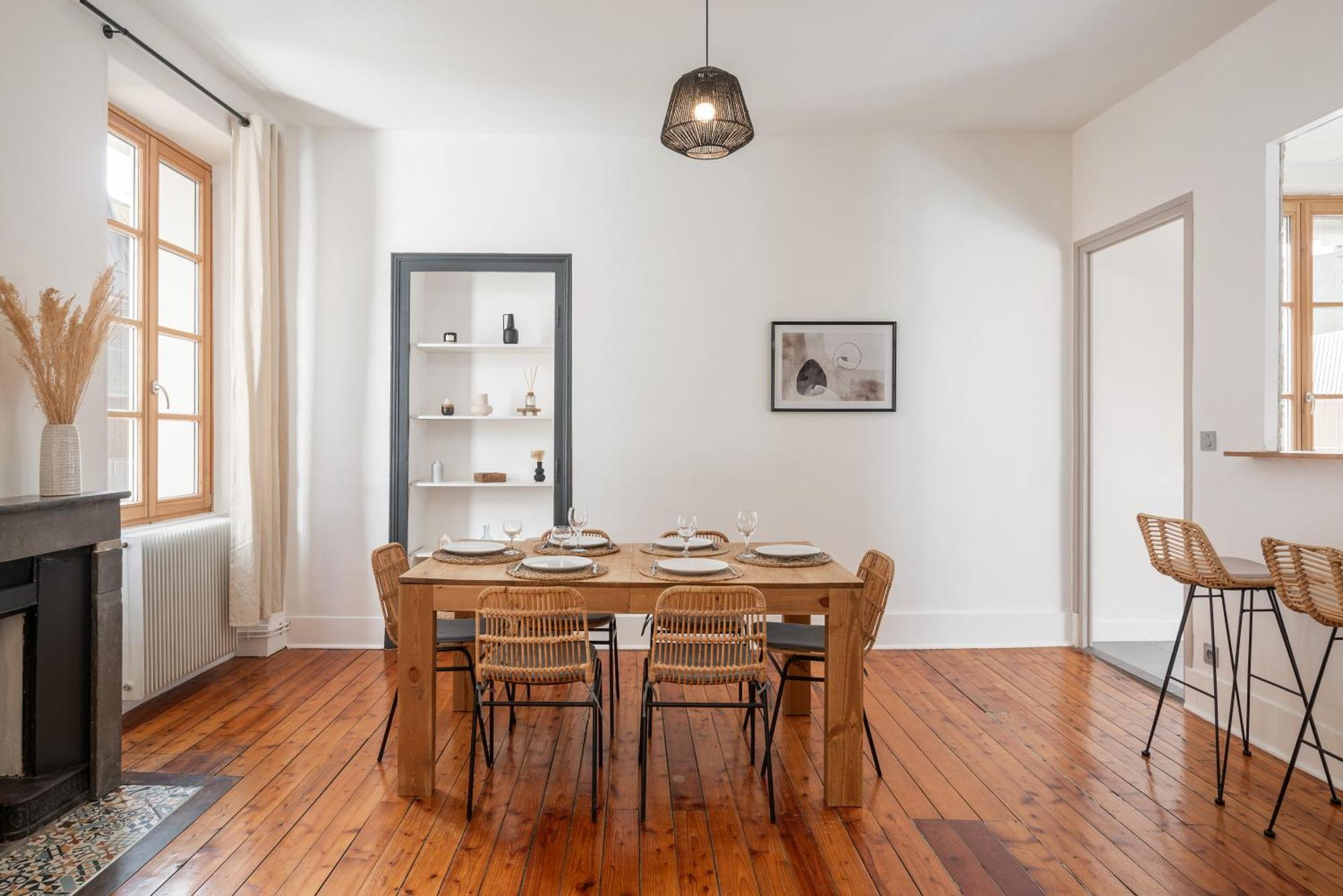 Appartement Spacieux Et Chaleureux Coeur De Ville Chambéry Eksteriør bilde
