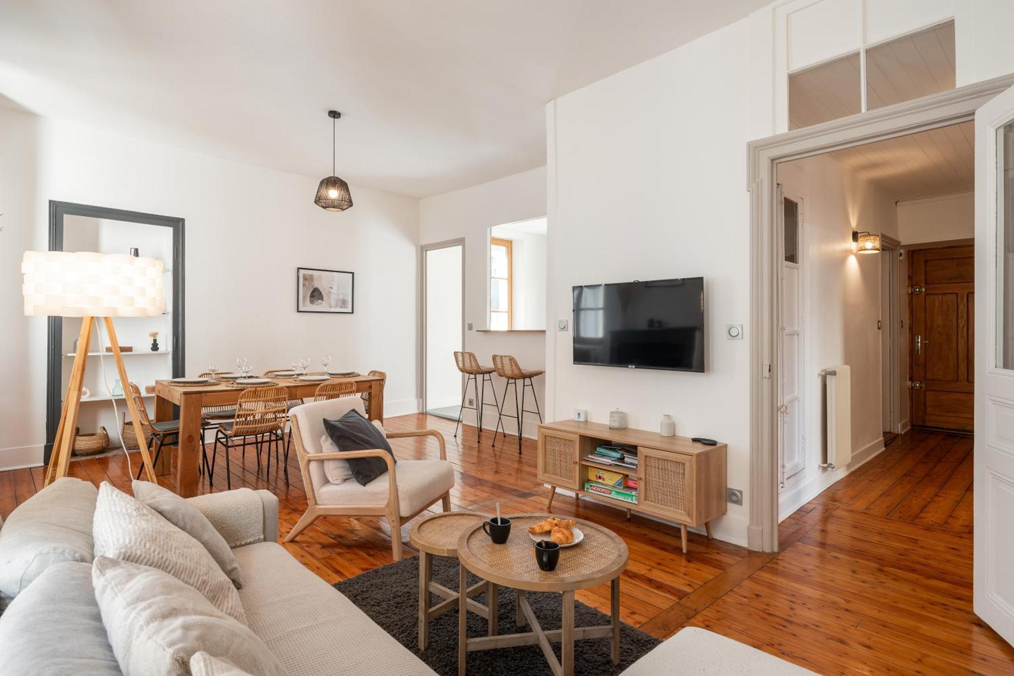 Appartement Spacieux Et Chaleureux Coeur De Ville Chambéry Eksteriør bilde
