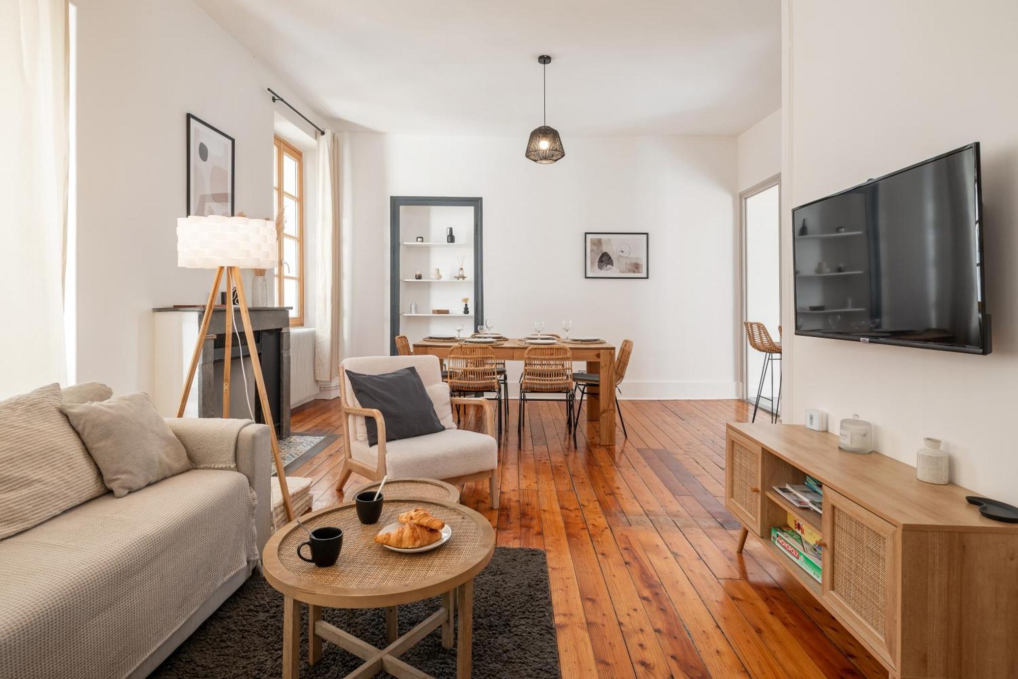 Appartement Spacieux Et Chaleureux Coeur De Ville Chambéry Eksteriør bilde