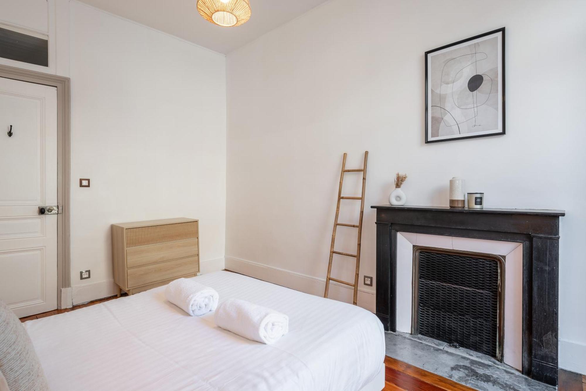 Appartement Spacieux Et Chaleureux Coeur De Ville Chambéry Eksteriør bilde