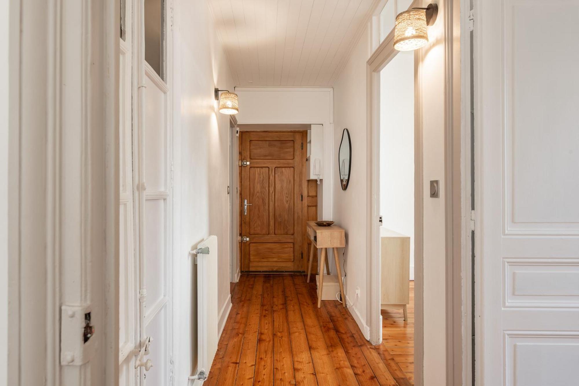 Appartement Spacieux Et Chaleureux Coeur De Ville Chambéry Eksteriør bilde