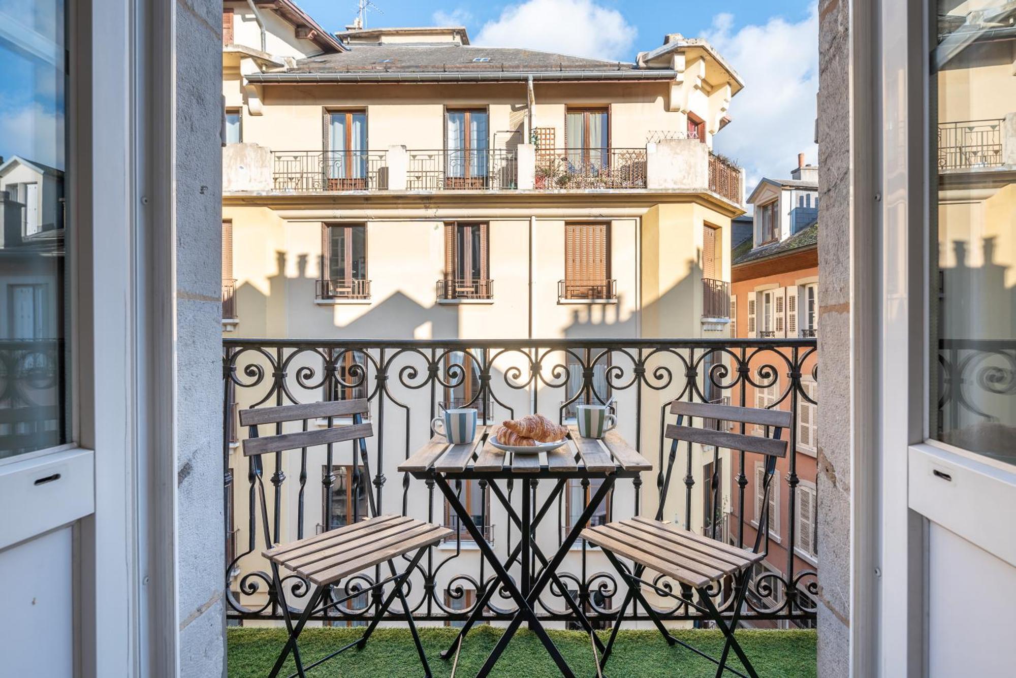 Appartement Spacieux Et Chaleureux Coeur De Ville Chambéry Eksteriør bilde