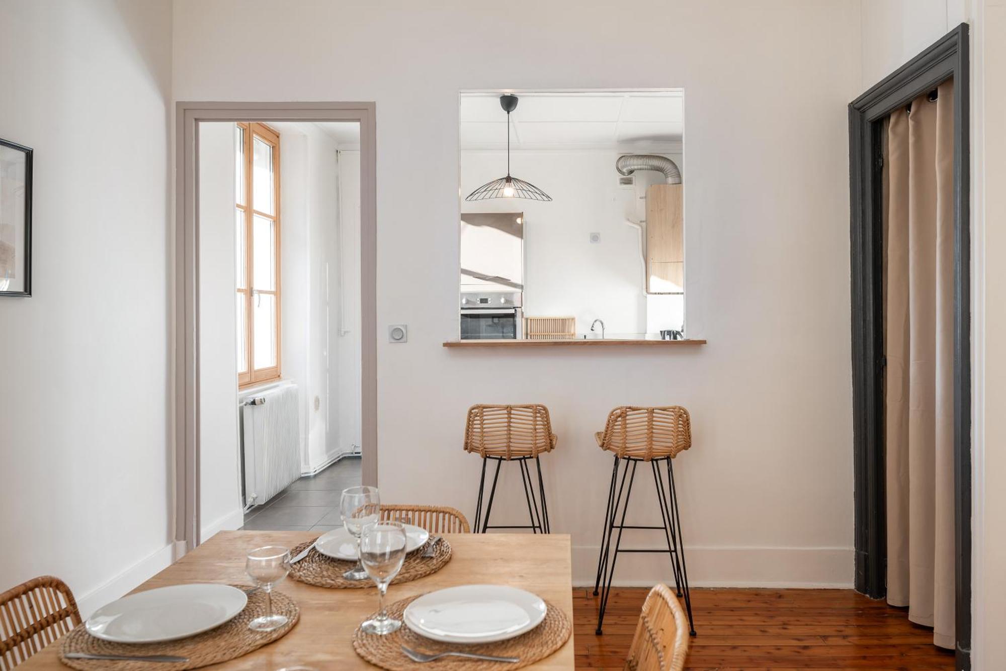 Appartement Spacieux Et Chaleureux Coeur De Ville Chambéry Eksteriør bilde